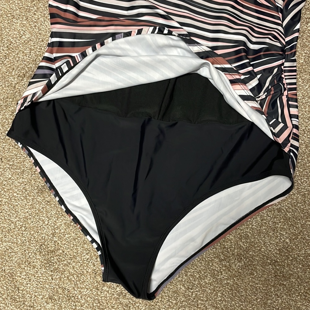 NWOT One Piece Swimsuit - Picture 5 of 7